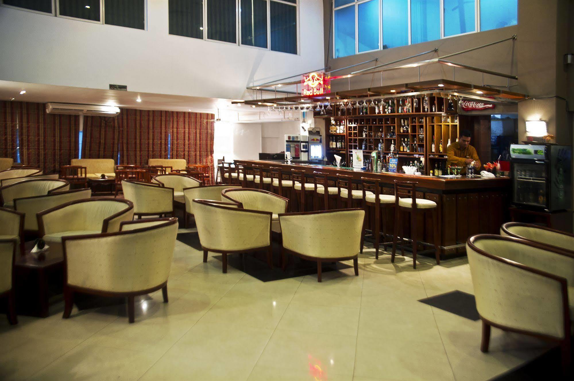 Global Towers Hotel&Apartments Colombo Buitenkant foto